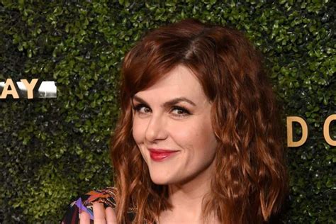 Sara Rue Bio, Age, Husband, Children, Weight Loss, Height ...